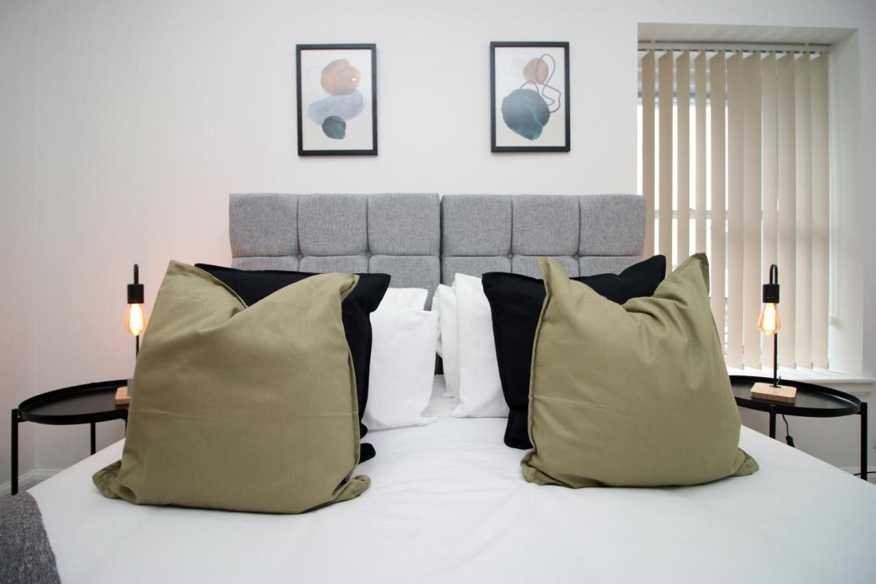 No 2 Under The Clock By Ssw - 2Br, Right In The City Centre, Sleeps 6 Cardiff Buitenkant foto