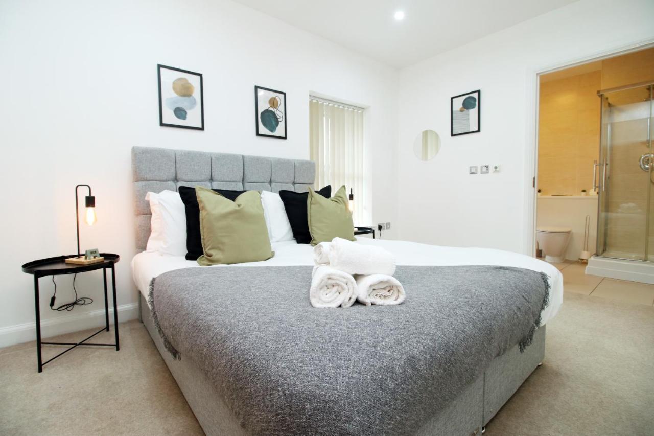 No 2 Under The Clock By Ssw - 2Br, Right In The City Centre, Sleeps 6 Cardiff Buitenkant foto
