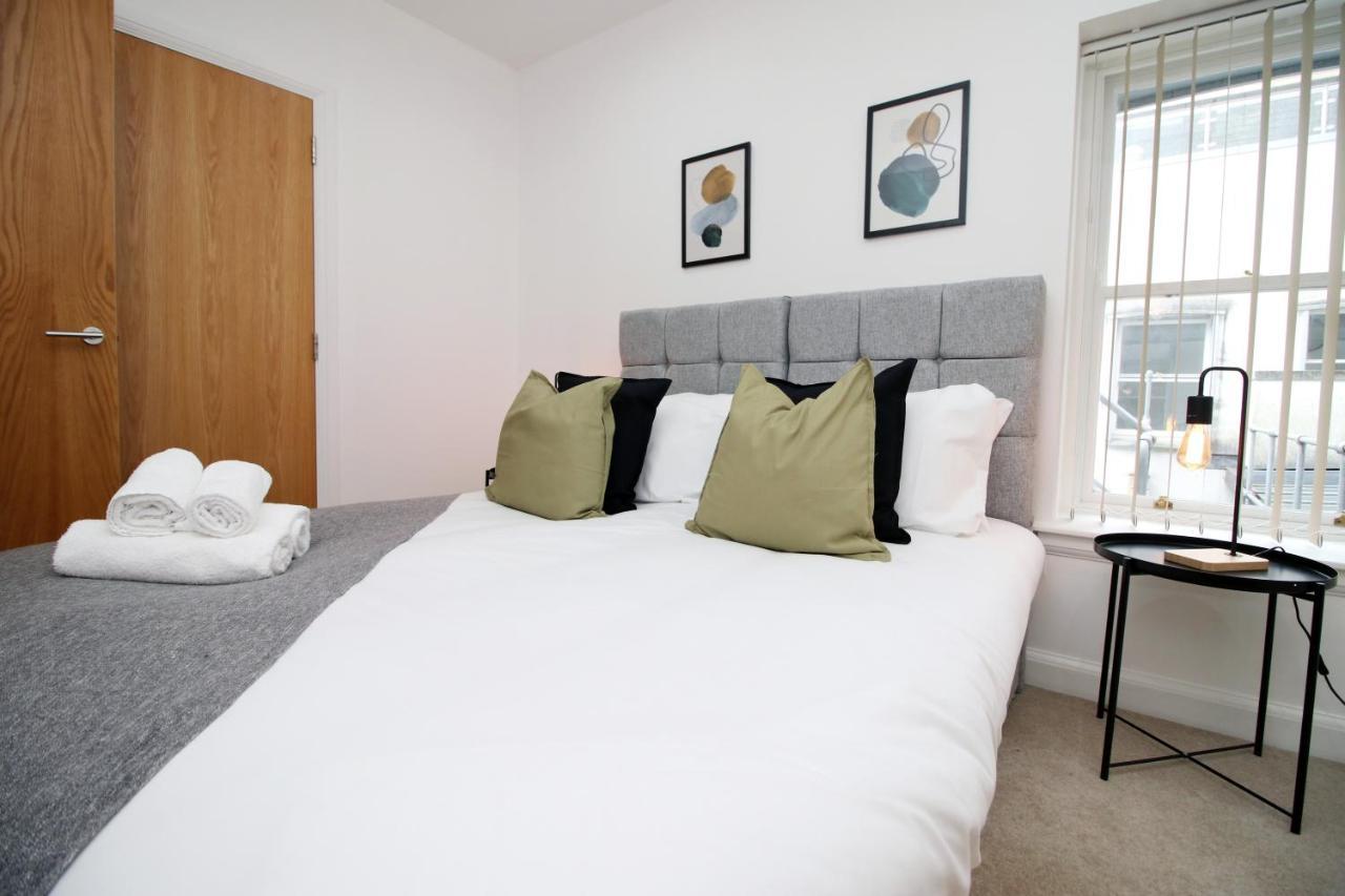No 2 Under The Clock By Ssw - 2Br, Right In The City Centre, Sleeps 6 Cardiff Buitenkant foto
