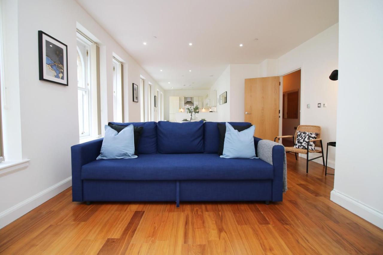 No 2 Under The Clock By Ssw - 2Br, Right In The City Centre, Sleeps 6 Cardiff Buitenkant foto