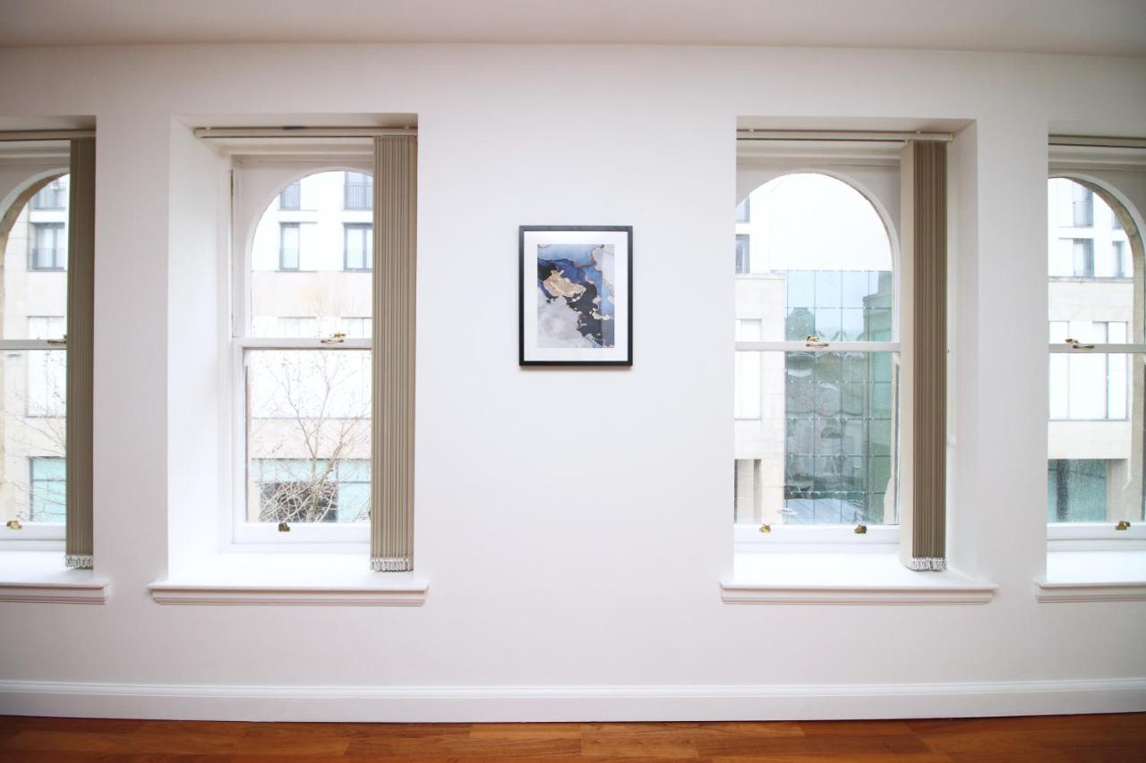 No 2 Under The Clock By Ssw - 2Br, Right In The City Centre, Sleeps 6 Cardiff Buitenkant foto