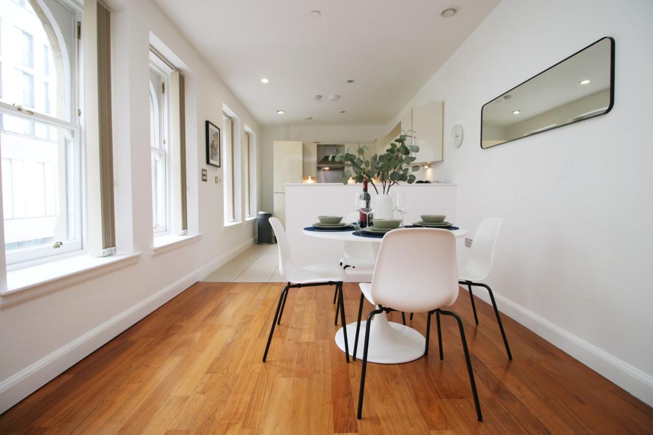 No 2 Under The Clock By Ssw - 2Br, Right In The City Centre, Sleeps 6 Cardiff Buitenkant foto