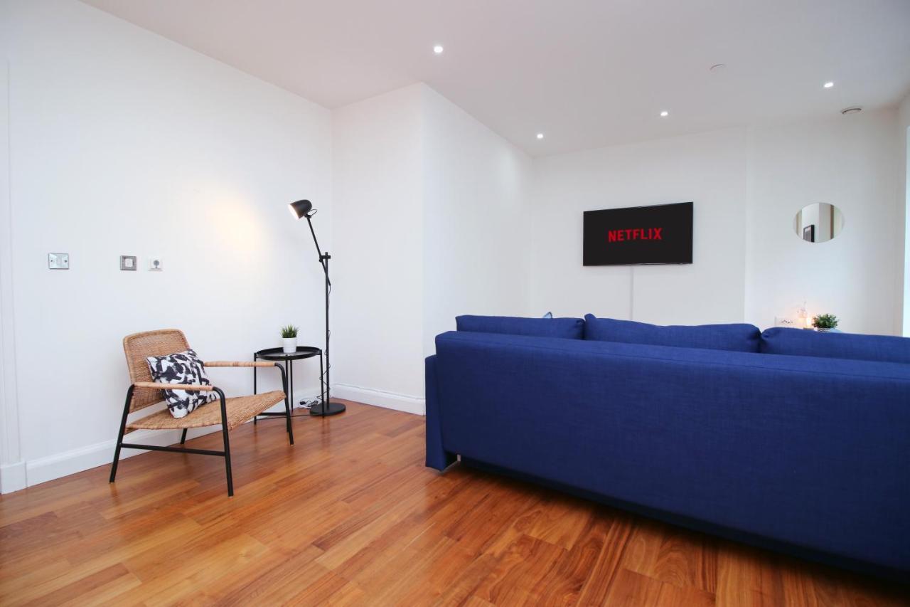 No 2 Under The Clock By Ssw - 2Br, Right In The City Centre, Sleeps 6 Cardiff Buitenkant foto