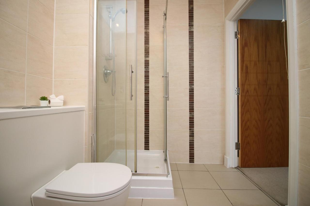 No 2 Under The Clock By Ssw - 2Br, Right In The City Centre, Sleeps 6 Cardiff Buitenkant foto