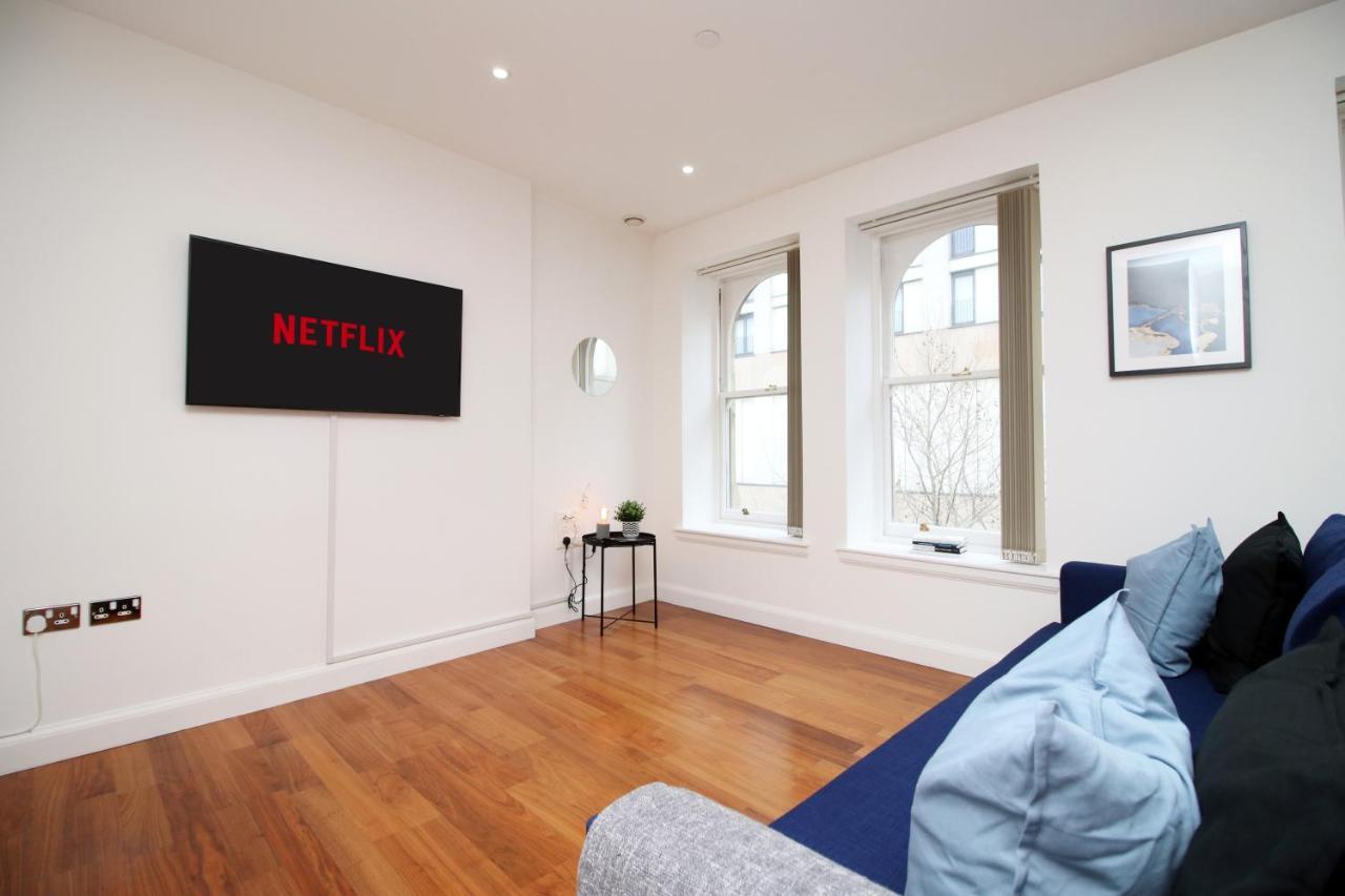 No 2 Under The Clock By Ssw - 2Br, Right In The City Centre, Sleeps 6 Cardiff Buitenkant foto